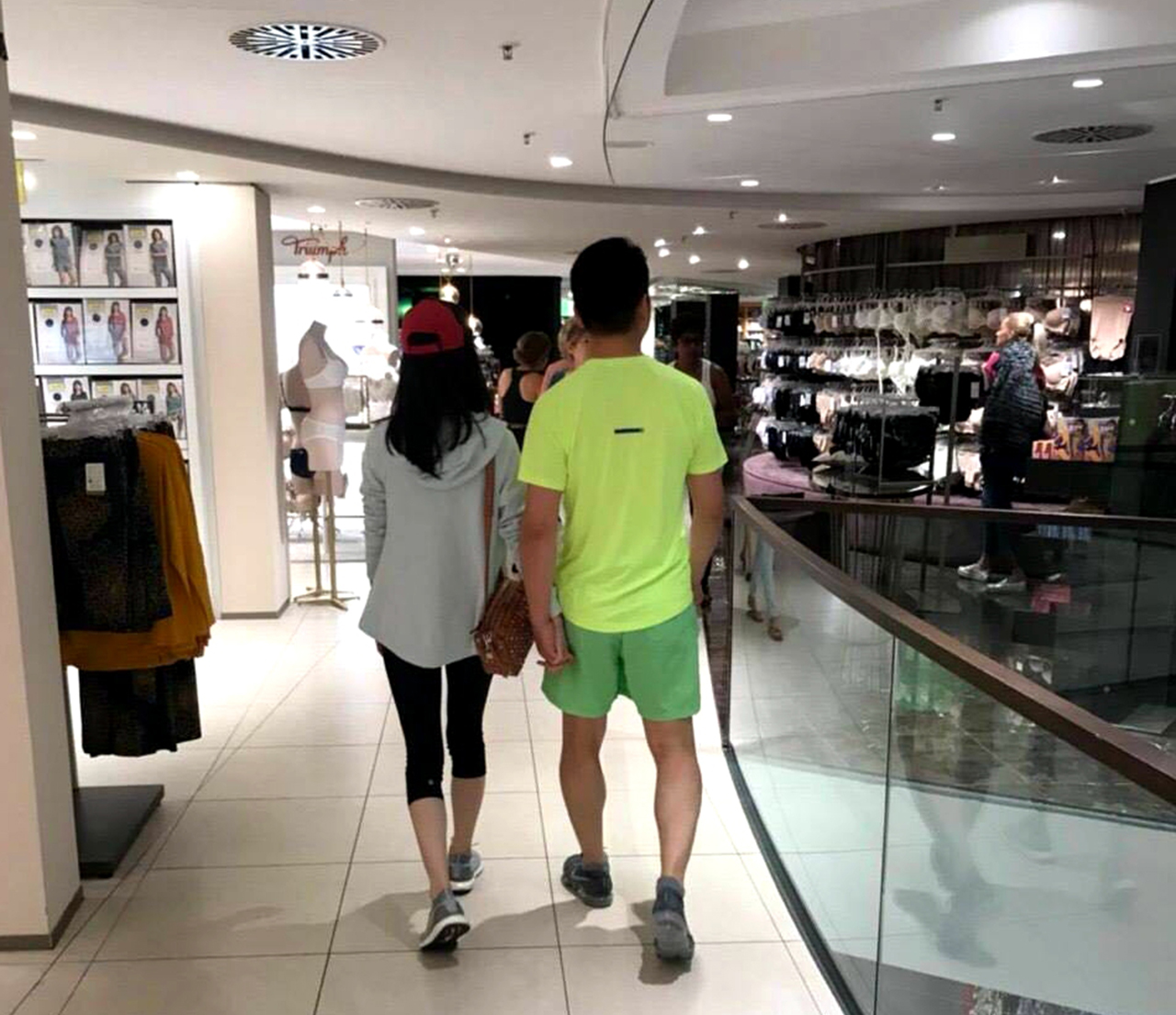 刘强东时间(刘强东时间永远向前)
