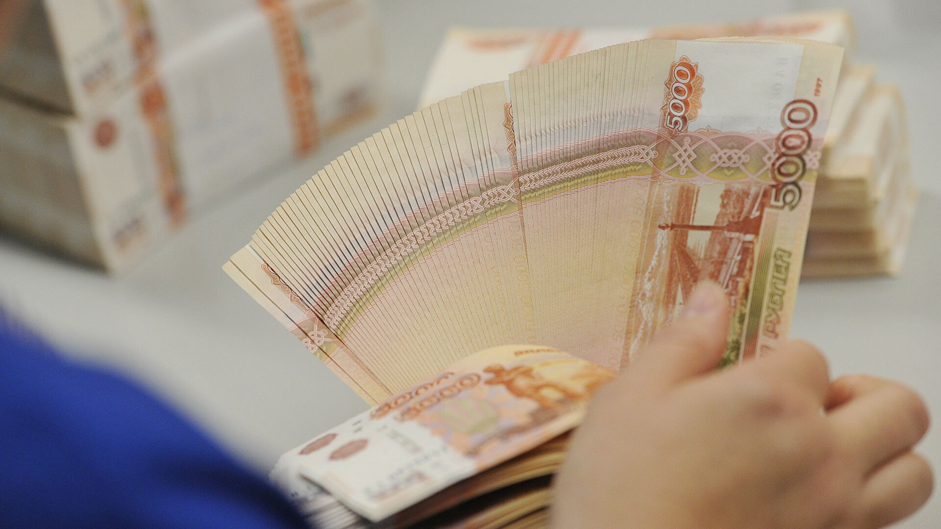 卢布100元兑人民币汇率(卢布货币兑换人民币汇率)